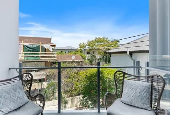 Spacious One-Bedroom Apartment In South Brisbane 0*,