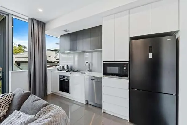 Spacious One-Bedroom Apartment In South Brisbane